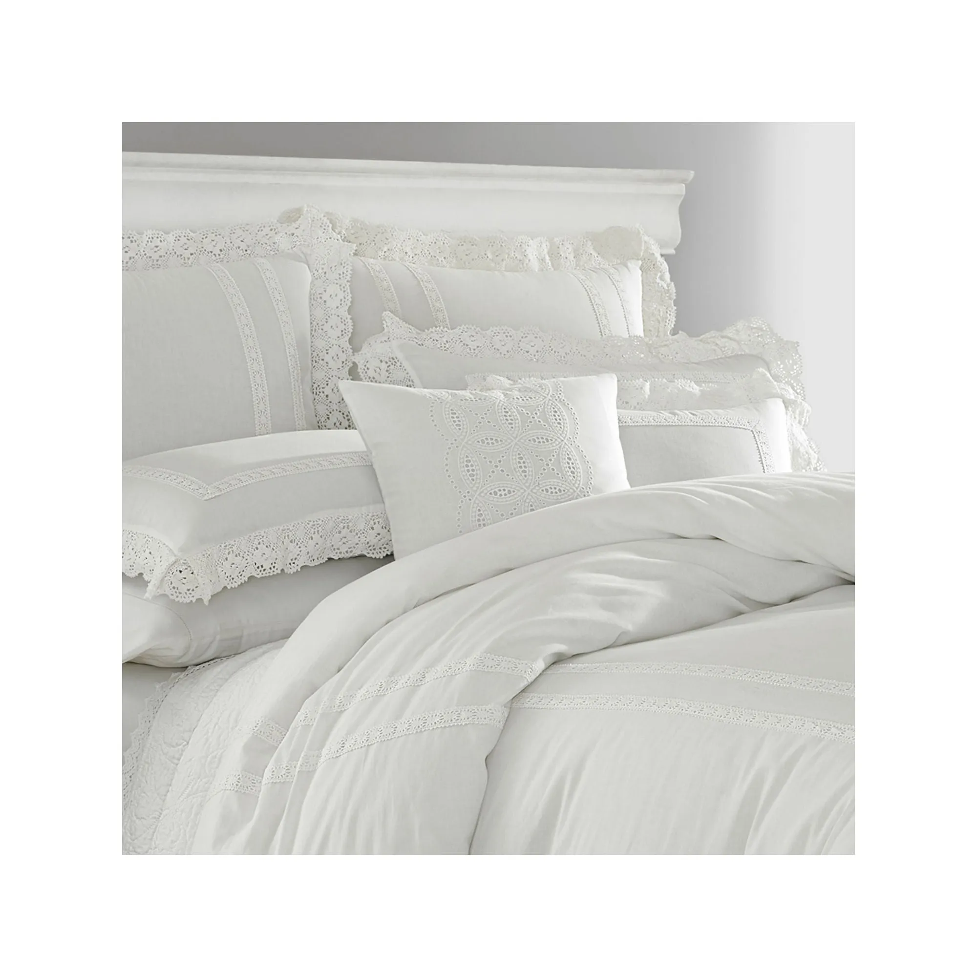 Laura Ashley Annabella Midweight Reversible Comforter Set White - Full-Queen